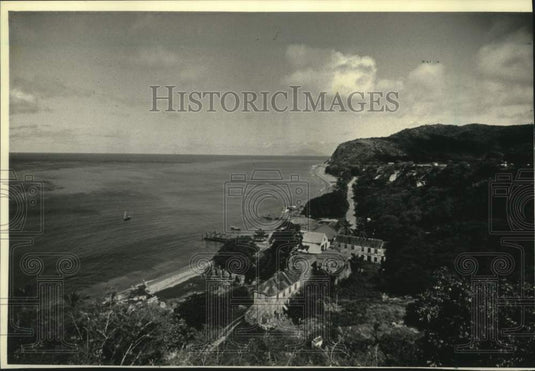 1992 Press Photo Ruins of a port at St. Eusatius' capital, Oranjestad, Holland - Historic Images