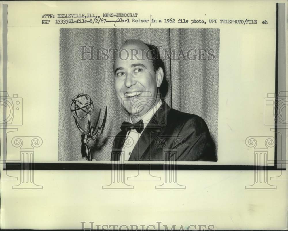 1962 Press Photo Actor Carl Reiner with an award - mjc28262 - Historic Images
