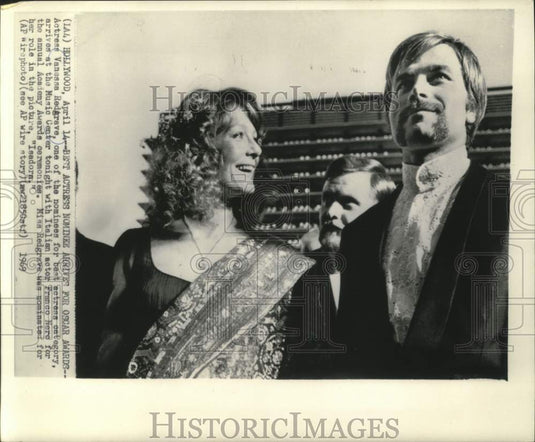 1969 Press Photo Actress Vanessa Redgrave and others at Oscar Awards, Hollywood - Historic Images