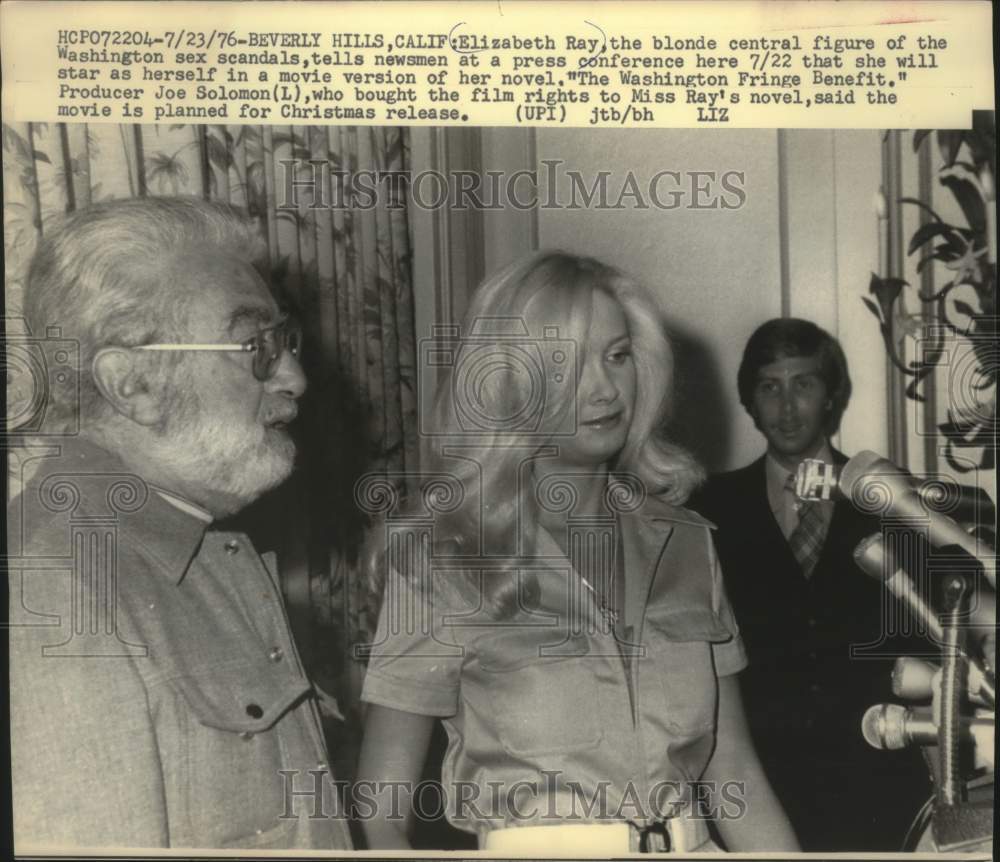 1976 Press Photo Author Elizabeth Ray &amp; others at press conference, California - Historic Images
