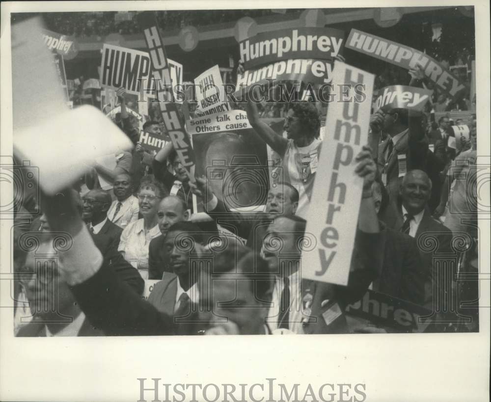 1968 Press Photo Humphrey supporters at the Democratic National Convention - Historic Images