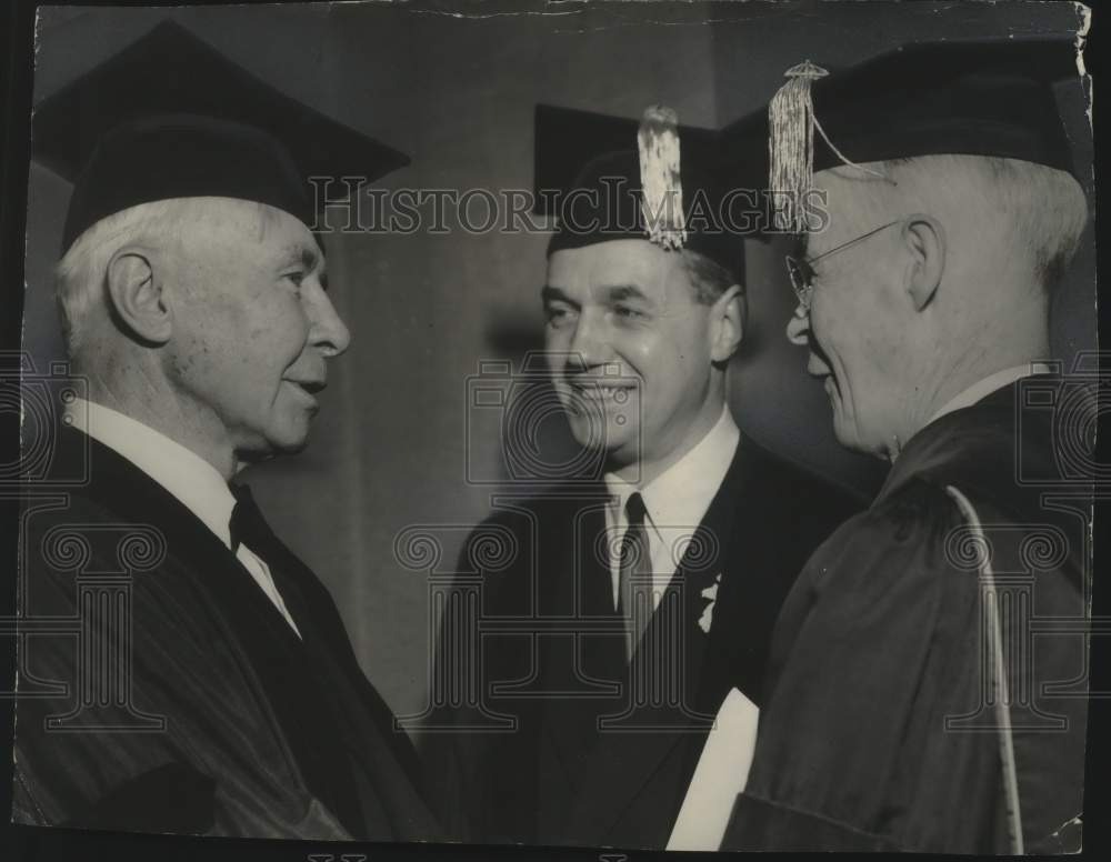 1951 Press Photo Carl Sandburg and others at Northwest University - mjc28482- Historic Images