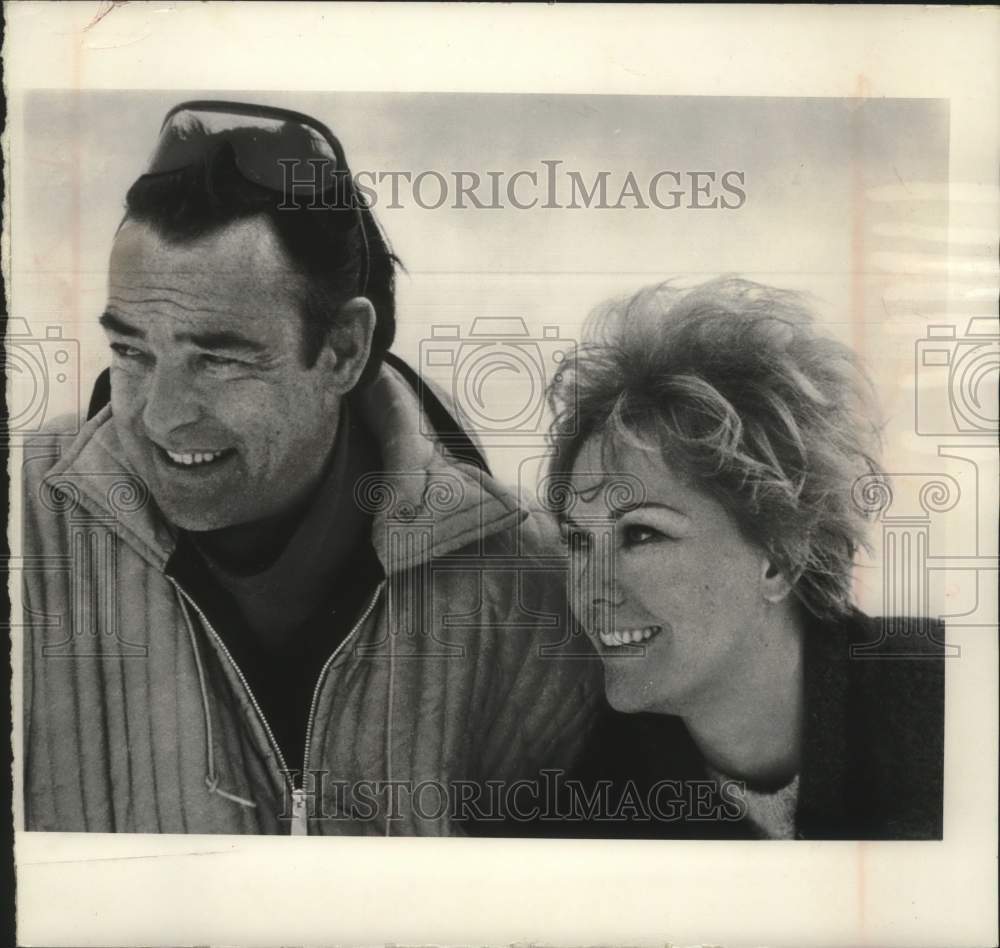 1965 Press Photo Actress Kim Novak and Actor Richard Johnson, Aspen, Colorado - Historic Images