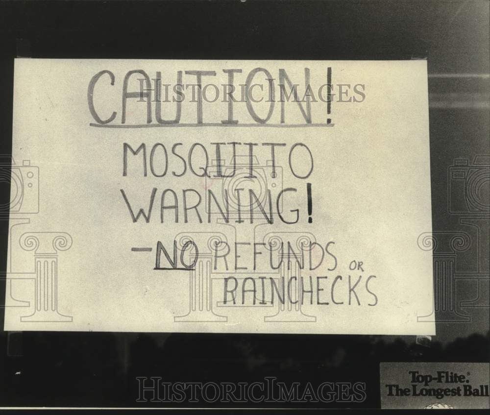 1980 Press Photo Sign warning golfers of mosquito hazard in Menomonee Falls - Historic Images