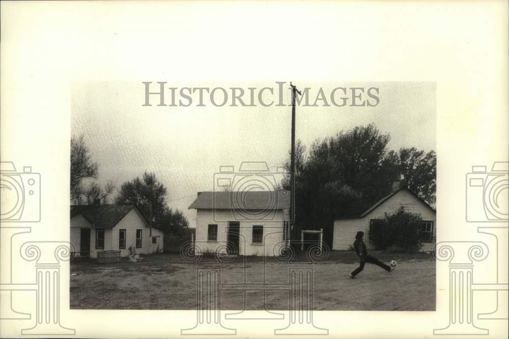 1992 Press Photo Migrant worker camp houses in Gavs Mills - mjc28532 - Historic Images