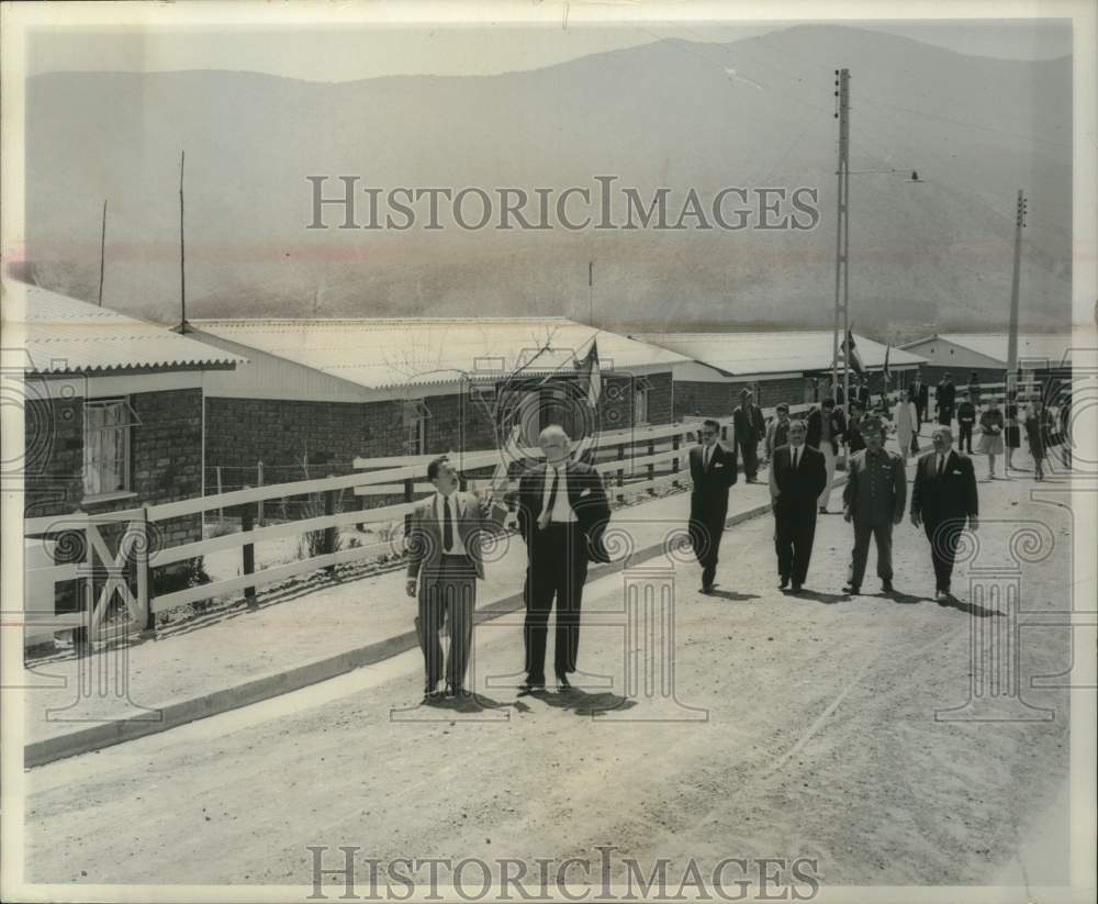 1965 Press Photo Caspar Green and others walk in &quot;Wisconsin Village&quot; in Chile - Historic Images