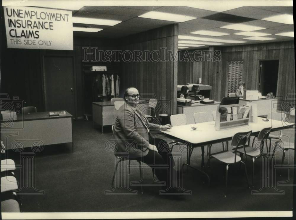 1975 Press Photo Cloyce Rudolph, Manager of Iowa Employment Security Commission. - Historic Images