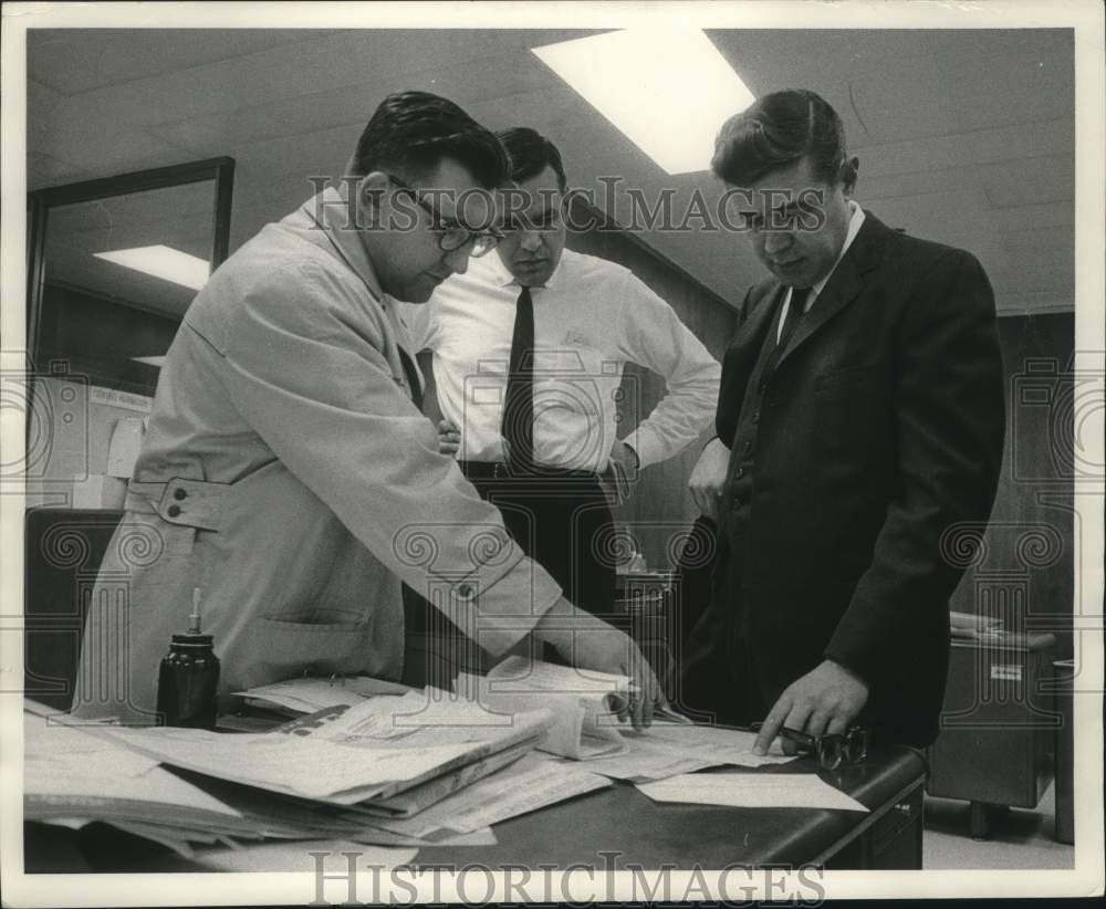 1969 Press Photo Henry Maier and others - mjc28705 - Historic Images