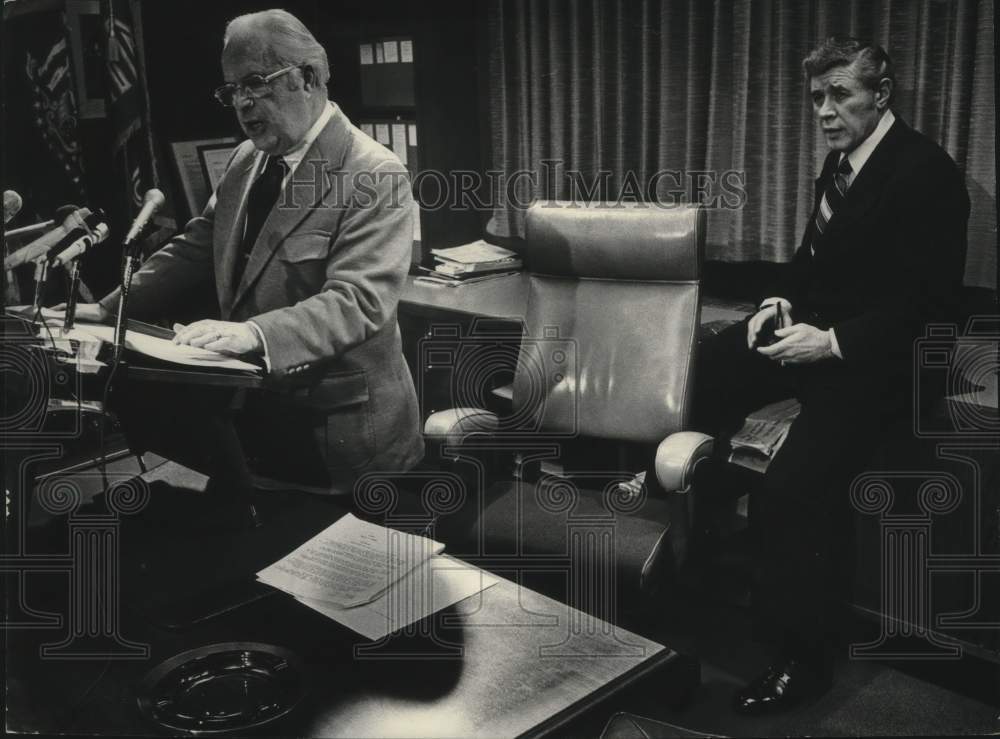 Press Photo Henry W. Maier and John Doyne at press conference - mjc28708 - Historic Images