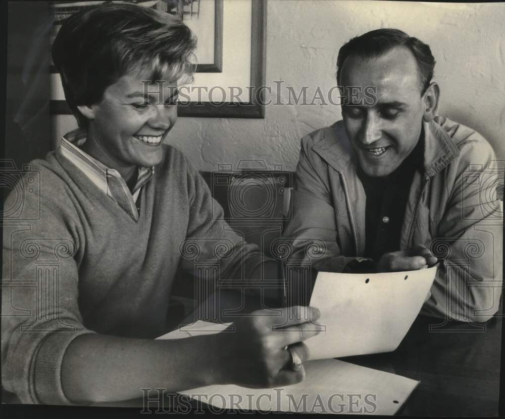 1965 Sandra Haynie and Russ Zigan Milwaukee Jaycee golf tournament - Historic Images
