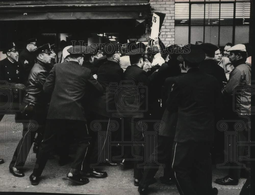 1964, Strike at American Motors Corporation Milwaukee - mjc28759 - Historic Images