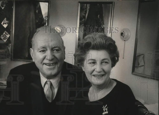 1963 Press Photo Actor Pat O'Brien and his wife, Eloise, Milwaukee - mjc28799 - Historic Images