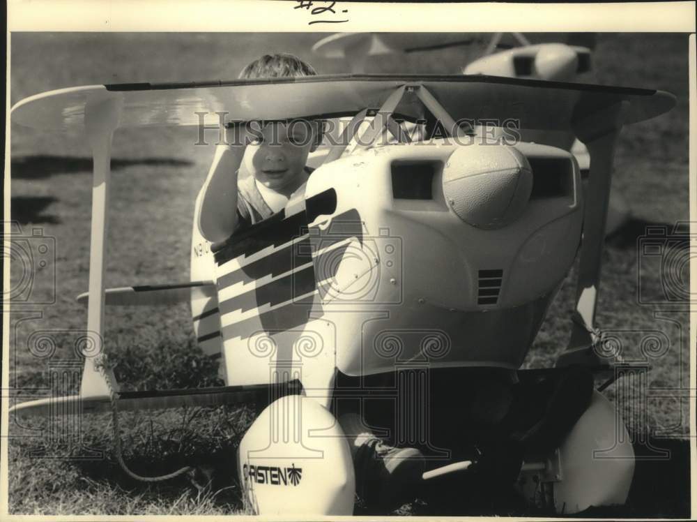 1986 Press Photo Daniel Whipple Experimental Aircraft Association Fly-in Oshkosh - Historic Images