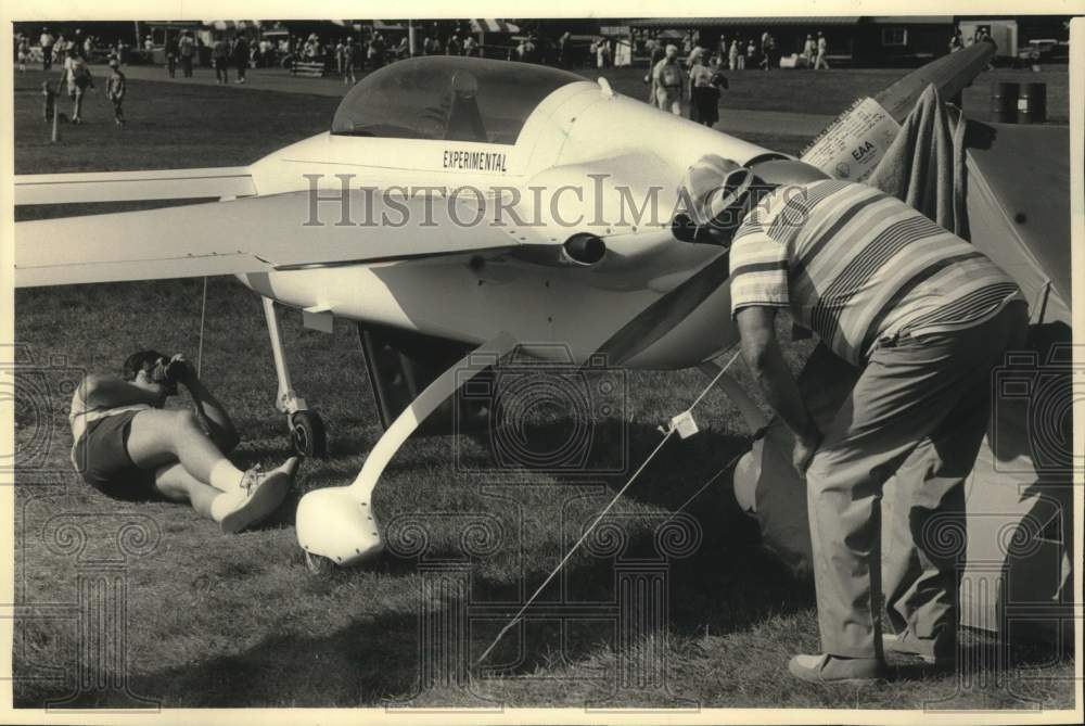 1986 Press Photo Gary and Donald Hines at Experimental Aircraft Fly-in Oshkosh - Historic Images