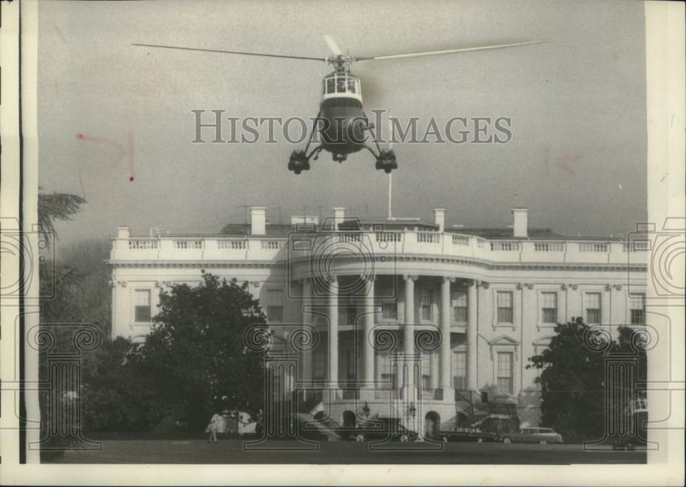 1958 Press Photo Eisenhower flies from White House to Barlow Fire hall to vote - Historic Images