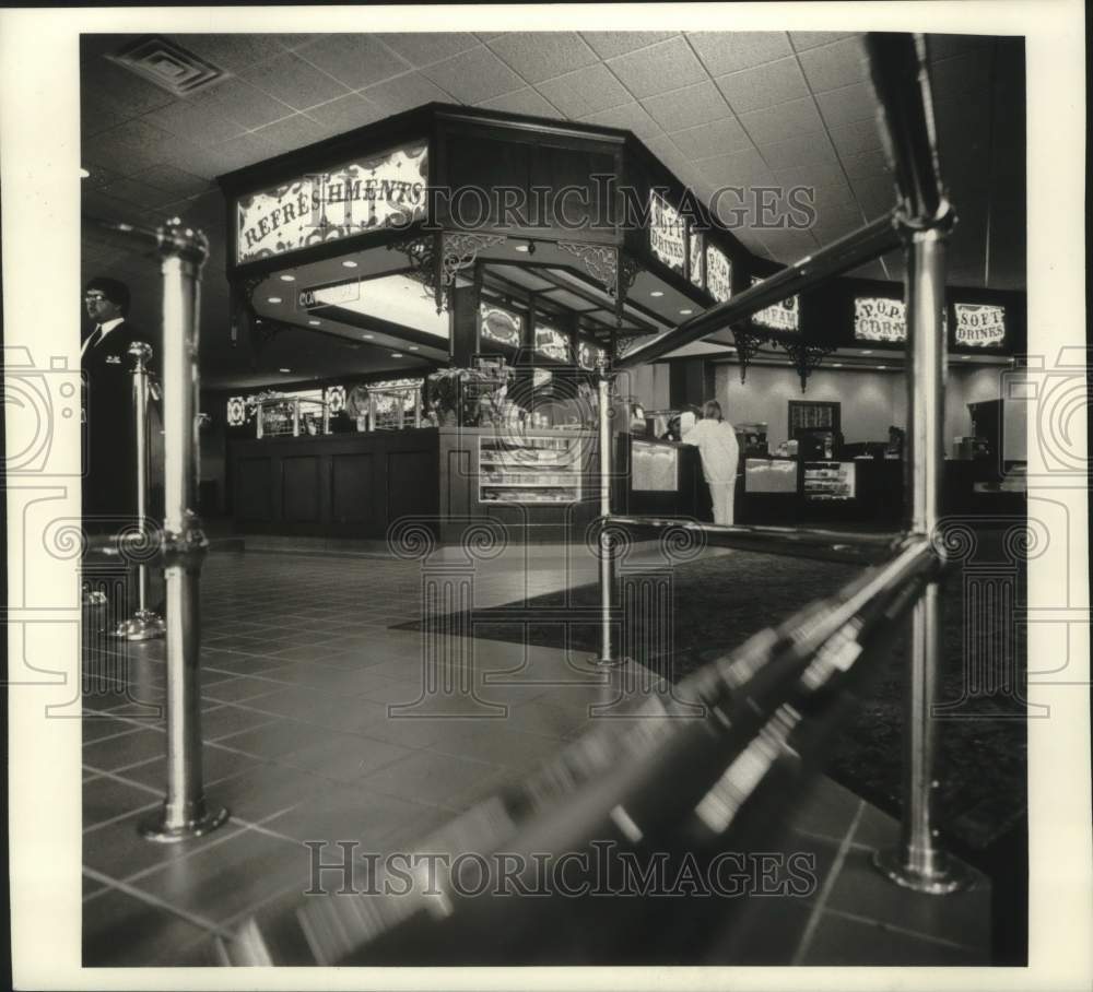 1994 Press Photo Marcus Corporation North Shore Theaters in Meguon - mjc28915 - Historic Images