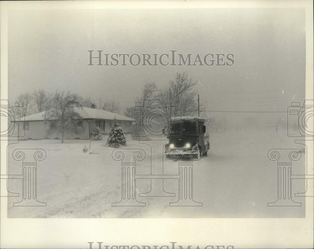 1974, Snowstorm of February 22, 1974 Milwaukee - mjc28920 - Historic Images
