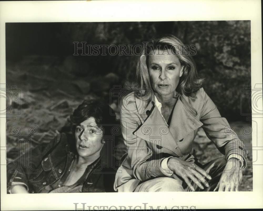 1972 Press Photo Dina Merrill and Kristoffer Tabori star in "Family Flight" - Historic Images