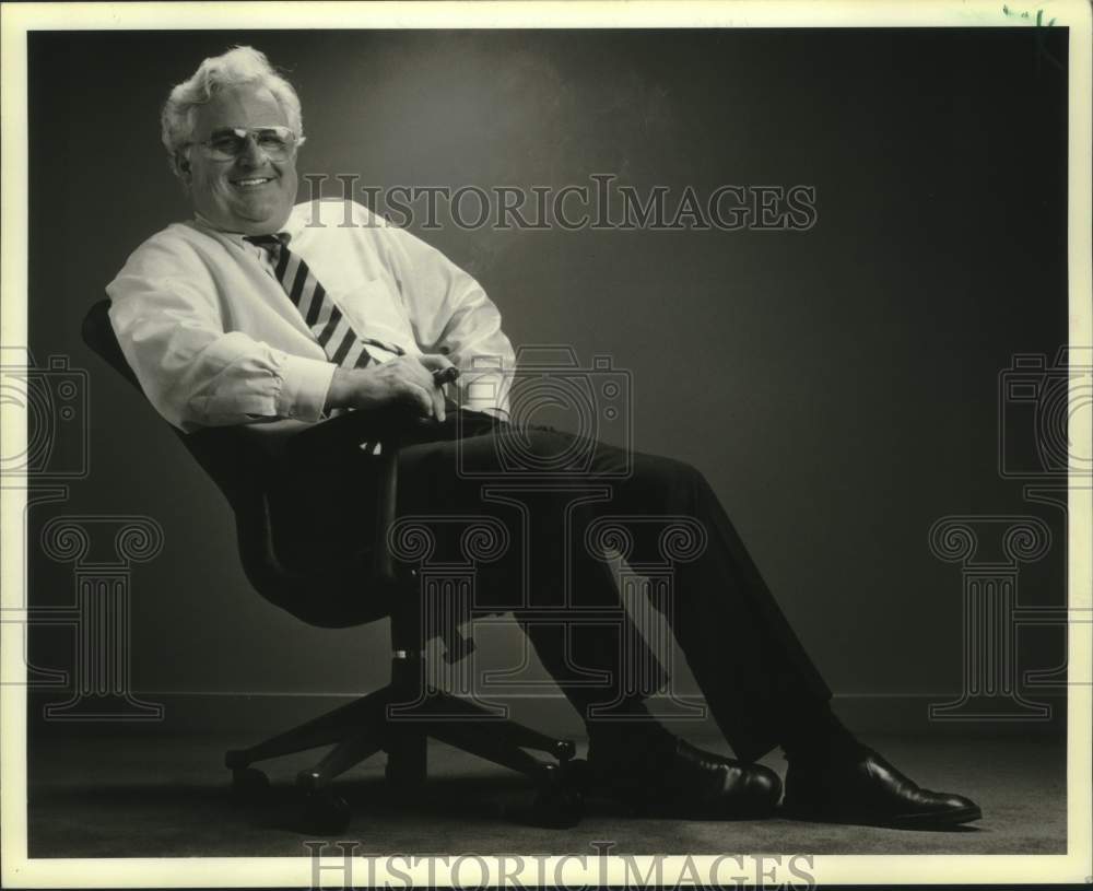 1987 Press Photo William Stumpf, head of William Stumpf &amp; Associates, Minnesota - Historic Images