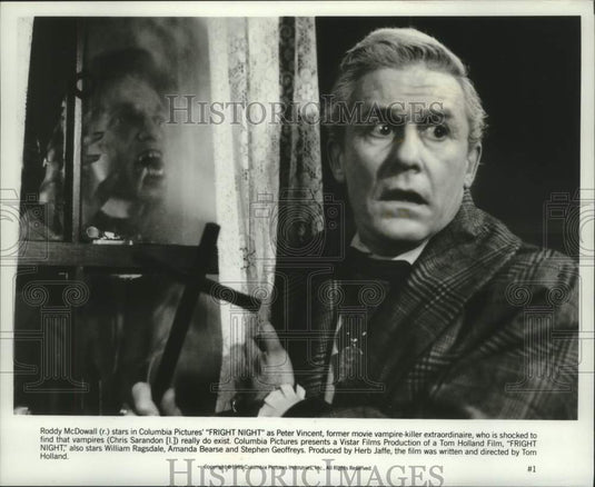 1985 Press Photo Actors Roddy McDowall & Chris Sarandon in "Fright Night" - Historic Images