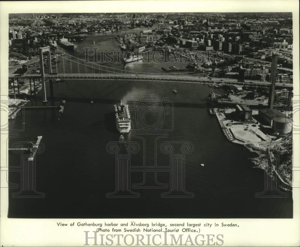 1981 Press Photo View of Gothenburg harbor and Alvsborg bridge, Sweden - Historic Images