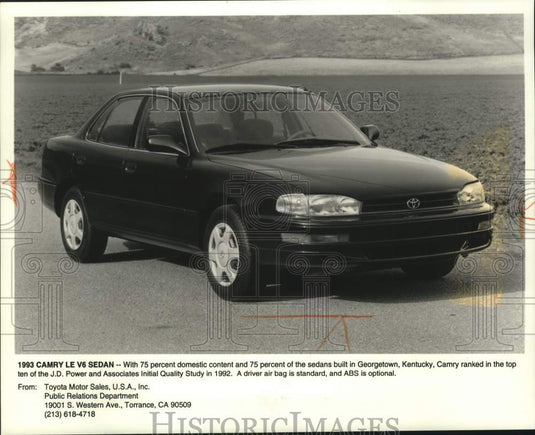 1993 Press Photo Toyota Camry LE V6 Sedan automobile - mjc29099 - Historic Images