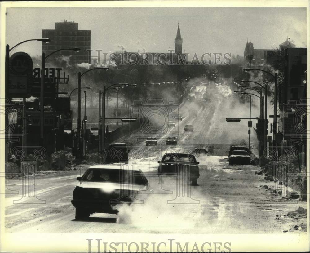 1982 Press Photo Milwaukee traffic in winter weather, Wisconsin - mjc29114 - Historic Images