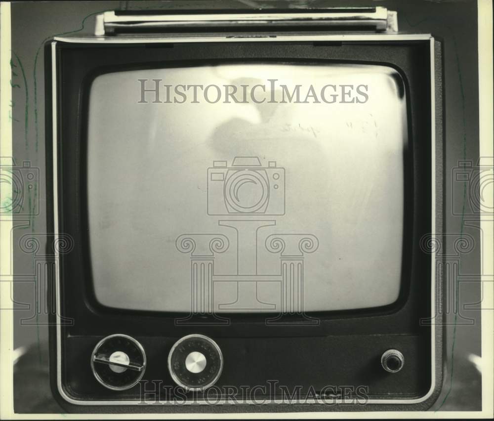 1983 Press Photo An image of a television with dials - mjc29133 - Historic Images