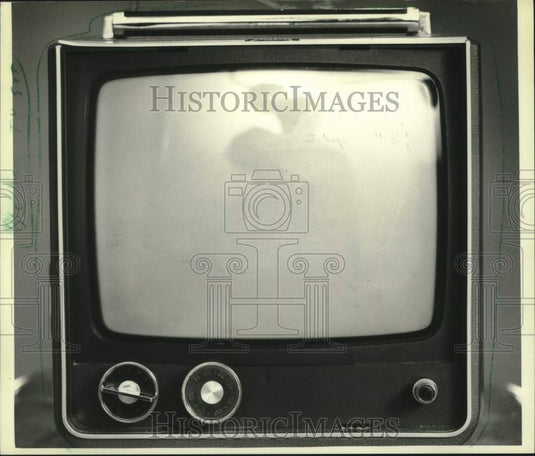 1983 Press Photo An image of a television with dials - mjc29133 - Historic Images
