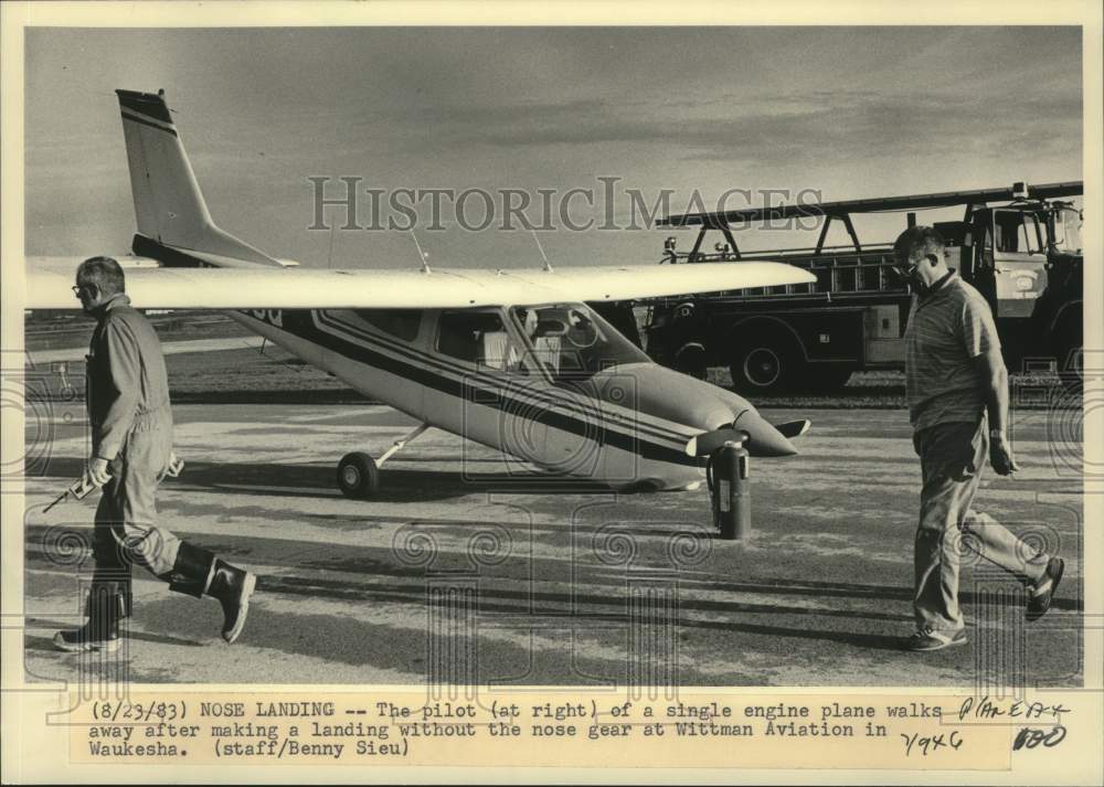 1983 Press Photo Pilot lands single engine plane without nose gear, Waukesha - Historic Images