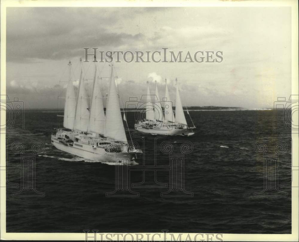 1989 Press Photo Cruise ships Wind Star and Wind Spirit in the Caribbean - Historic Images