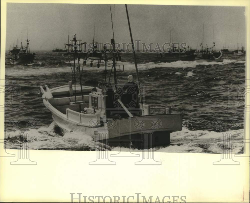 1979 Press Photo Japanese fishing boats at sea from the island of Iki, Japan - Historic Images
