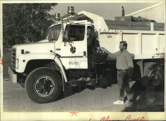 1989 Press Photo Kurt Kuhne and Don Ullman New Berlin Public Works, Charleston - Historic Images