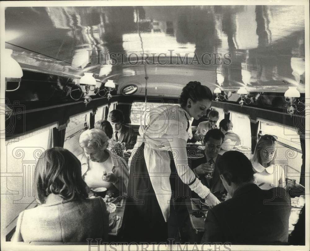 1971 Press Photo Victoriana restaurant sightseeing bus, London, England - Historic Images