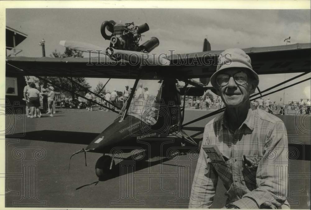 1985 Press Photo Jack Halbelsen flew his ultralight coast to coast Oshkosh - Historic Images