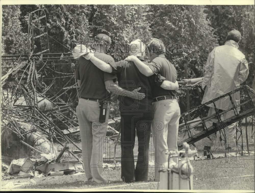 1982 Press Photo Priest comforts EAA officials after planes collide, Oshkosh - Historic Images