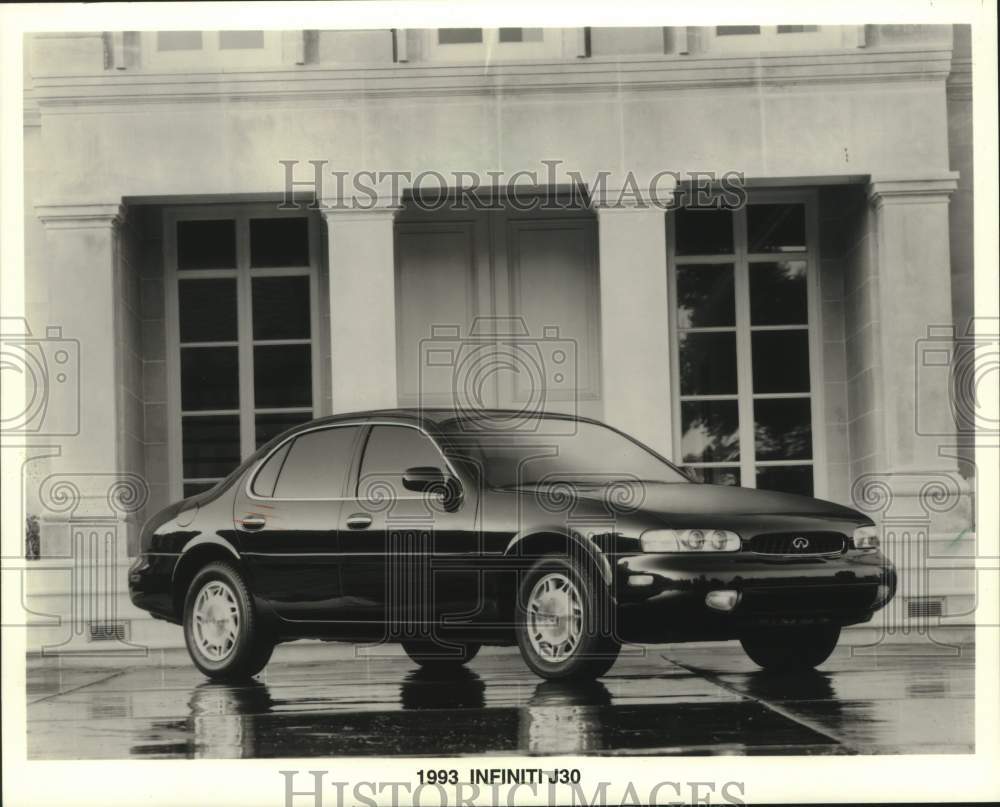 1992 Press Photo 1993 Nissan Infiniti J30 automobile - mjc29286 - Historic Images
