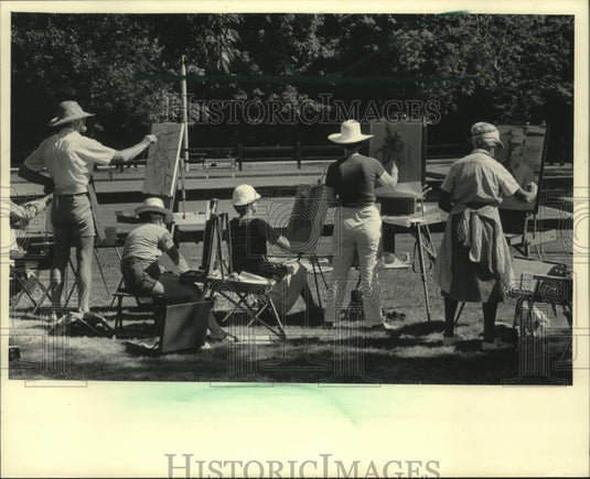 1985 Press Photo Artists paint at Lake Park University of Wisconsin, Milwaukee - Historic Images