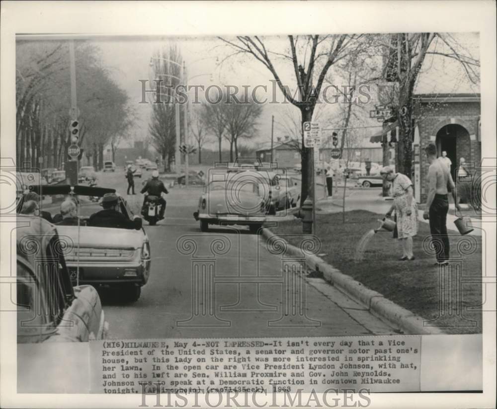 1963 Press Photo Lyndon B Johnson, William Proxmire, and John Reynolds Milwaukee-Historic Images