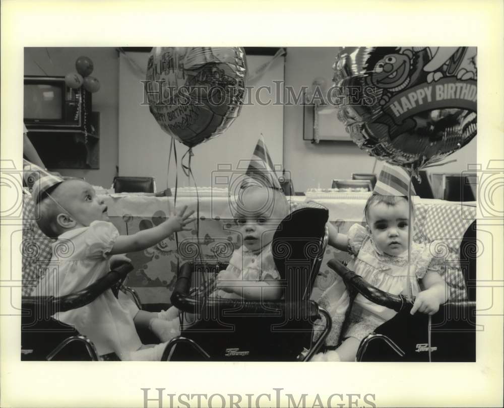 1985 Press Photo Triplets of Earl &amp; LoAnn Petermann birthday party, Wisconsin - Historic Images