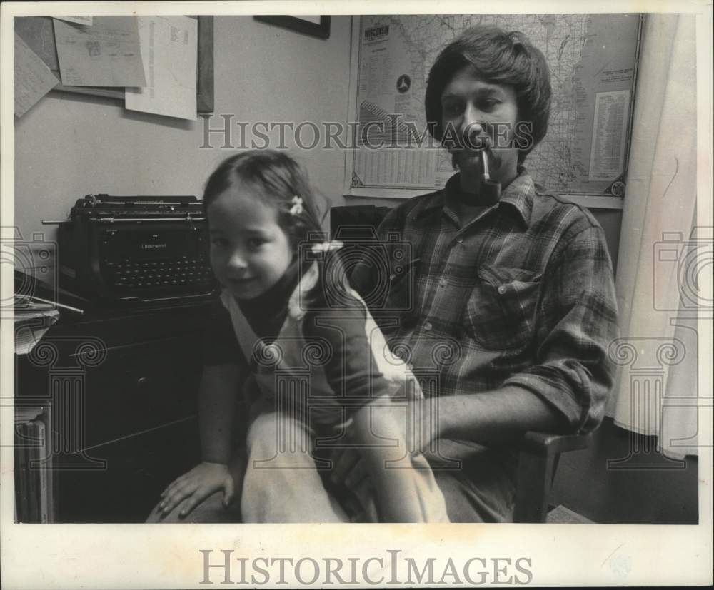 1978 Press Photo Mike Jacob, Patriot editor and his daughter Tobi - mjc29411 - Historic Images
