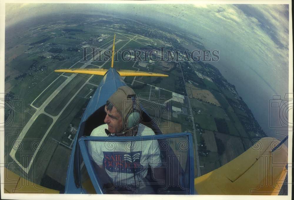 1993 Press Photo Chuck Spencer at Experimental Aircraft Association Fly-In - Historic Images