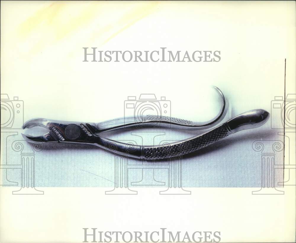1993 Press Photo Robert J. Sullivan Dental Products, Wisconsin - mjc29435 - Historic Images