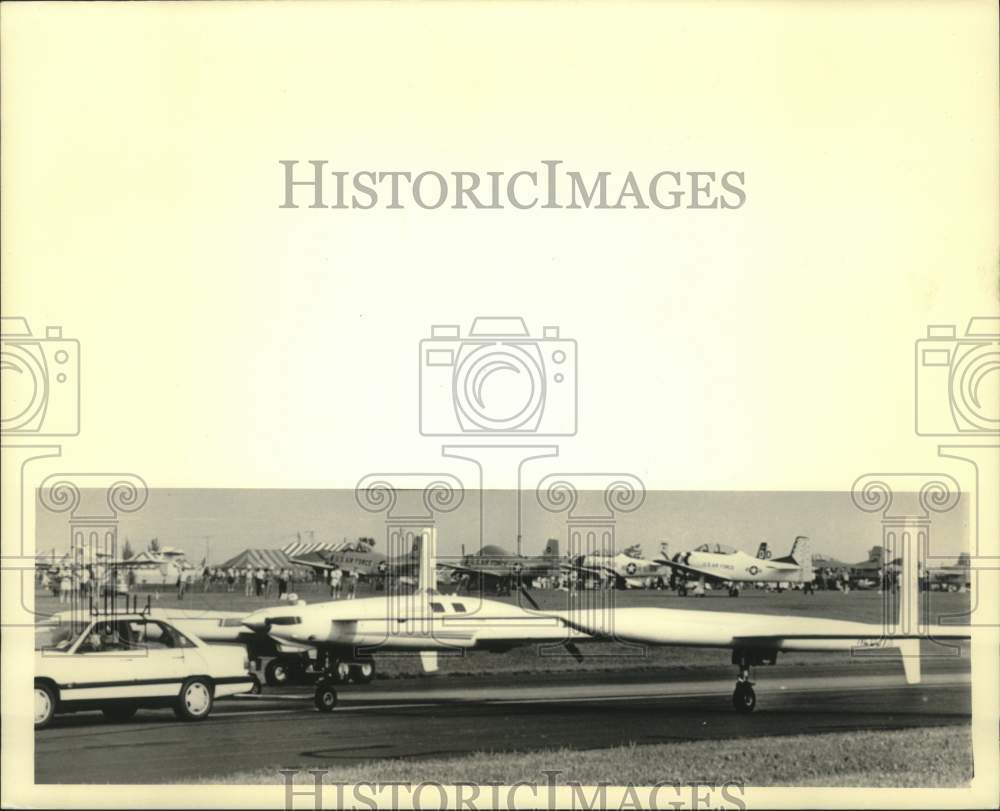 1987 Press Photo Voyager aircraft at Experimental Aircraft Association Fly-In - Historic Images
