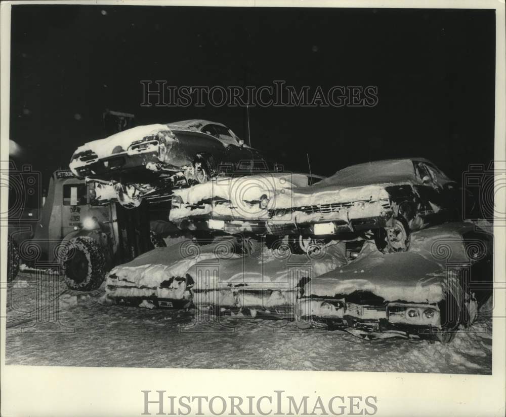 1979 Press Photo Milwaukee Northwest Side storage lot cars being stacked - Historic Images
