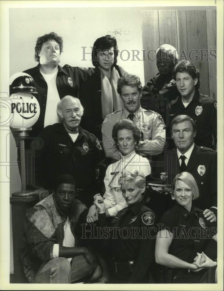 1985 Press Photo Actor Adam West &amp; cast of &quot;The Last Precinct&quot; - mjc29640 - Historic Images