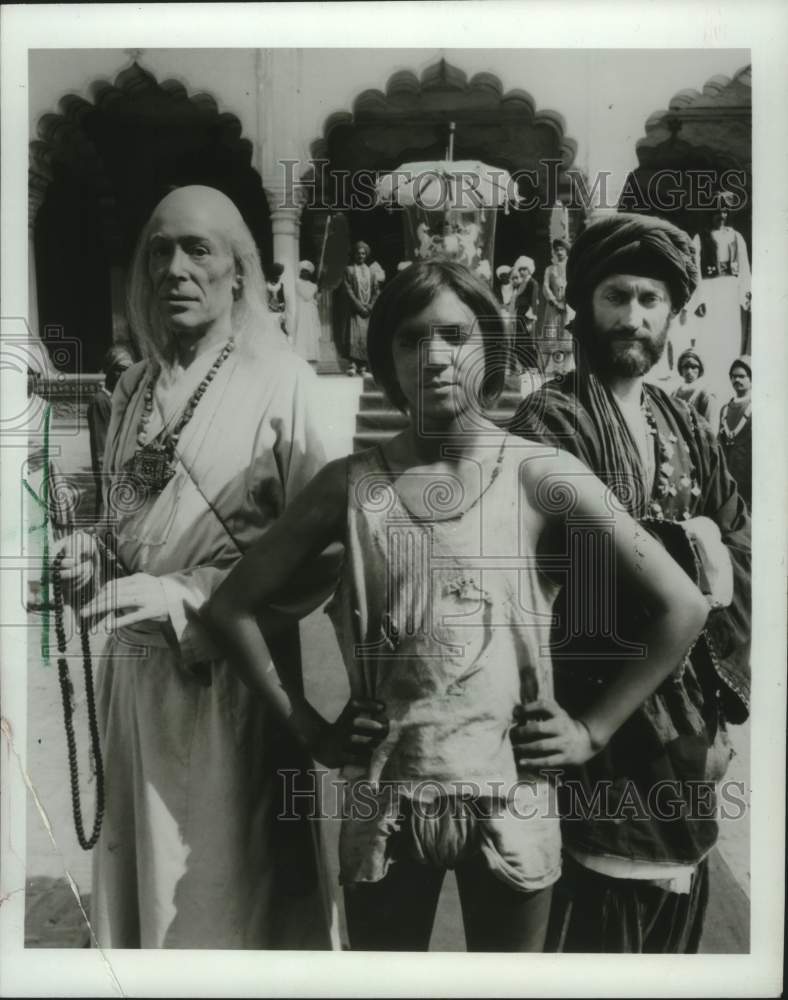 1984 Press Photo CBS presents &quot;Kim&quot; with Peter O&#39;Toole and Ravi Sheth - Historic Images