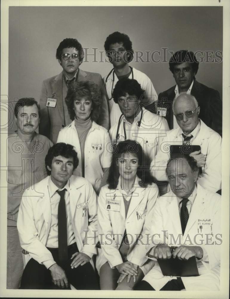 1982 Press Photo David Birney, Cynthia Sikes, &amp; cast members of &quot;St. Elsewhere&quot; - Historic Images