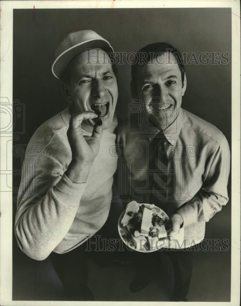 1971 Press Photo Jack Klugman and Tony Randall in &quot;The Odd Couple&quot; - mjc29683- Historic Images