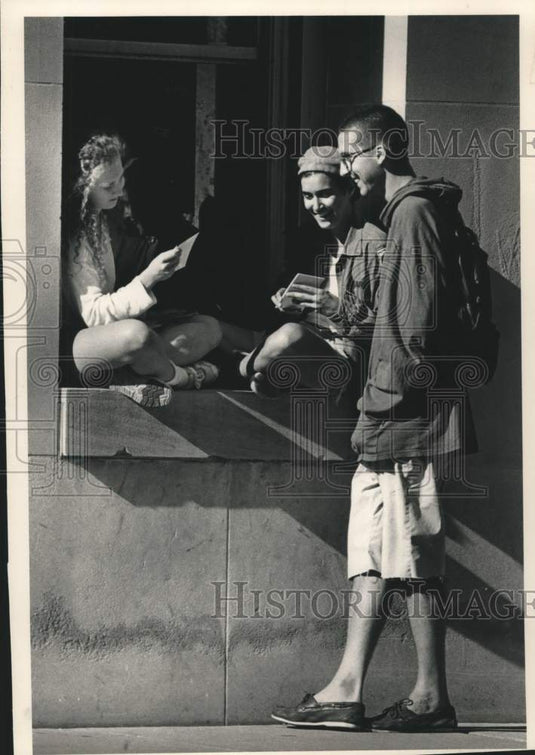 1993 Press Photo Jennifer Daniels & others at University of Wisconsin-Madison - Historic Images